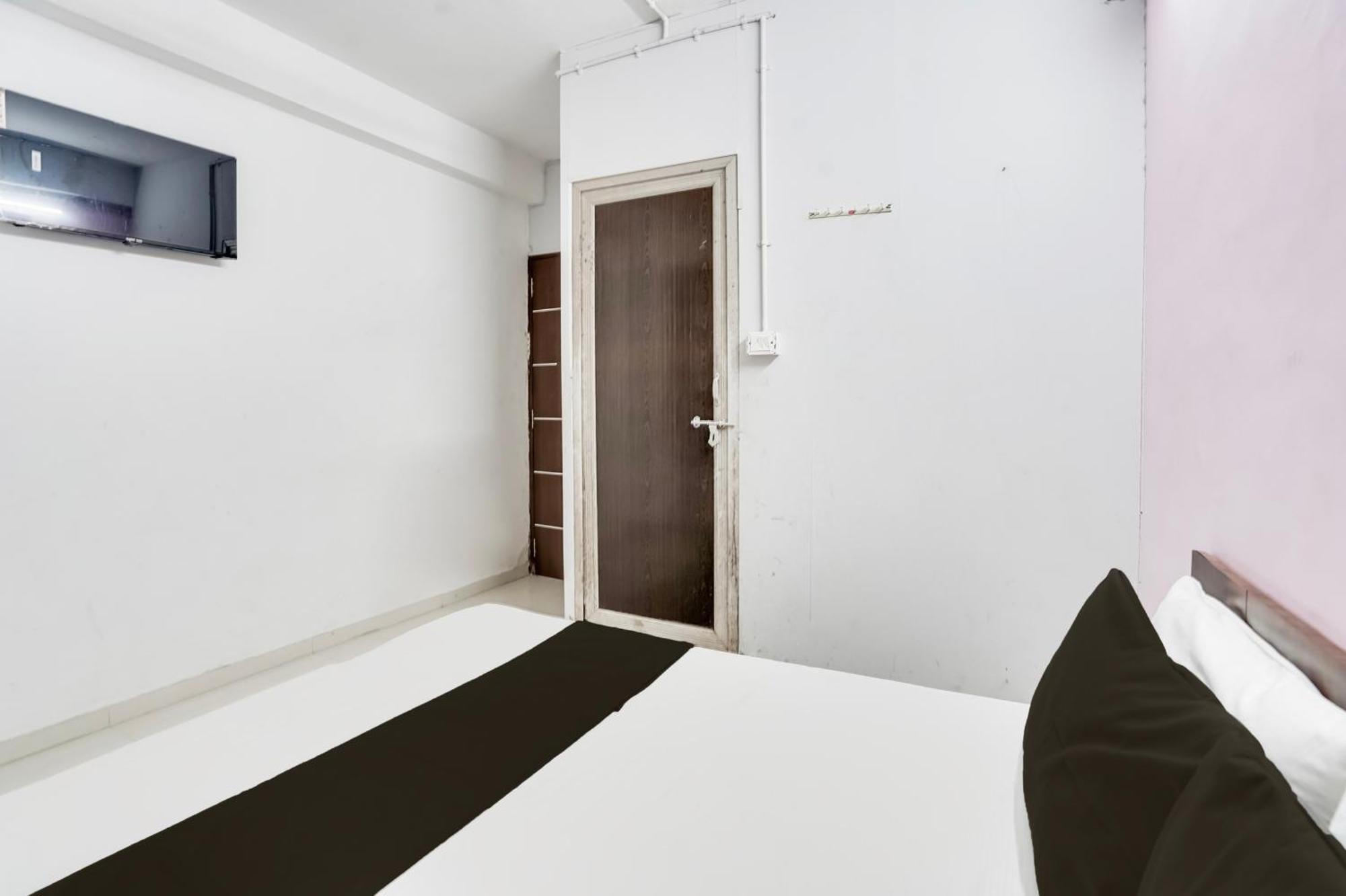 Hotel O Day Night Rooms Surat Zewnętrze zdjęcie