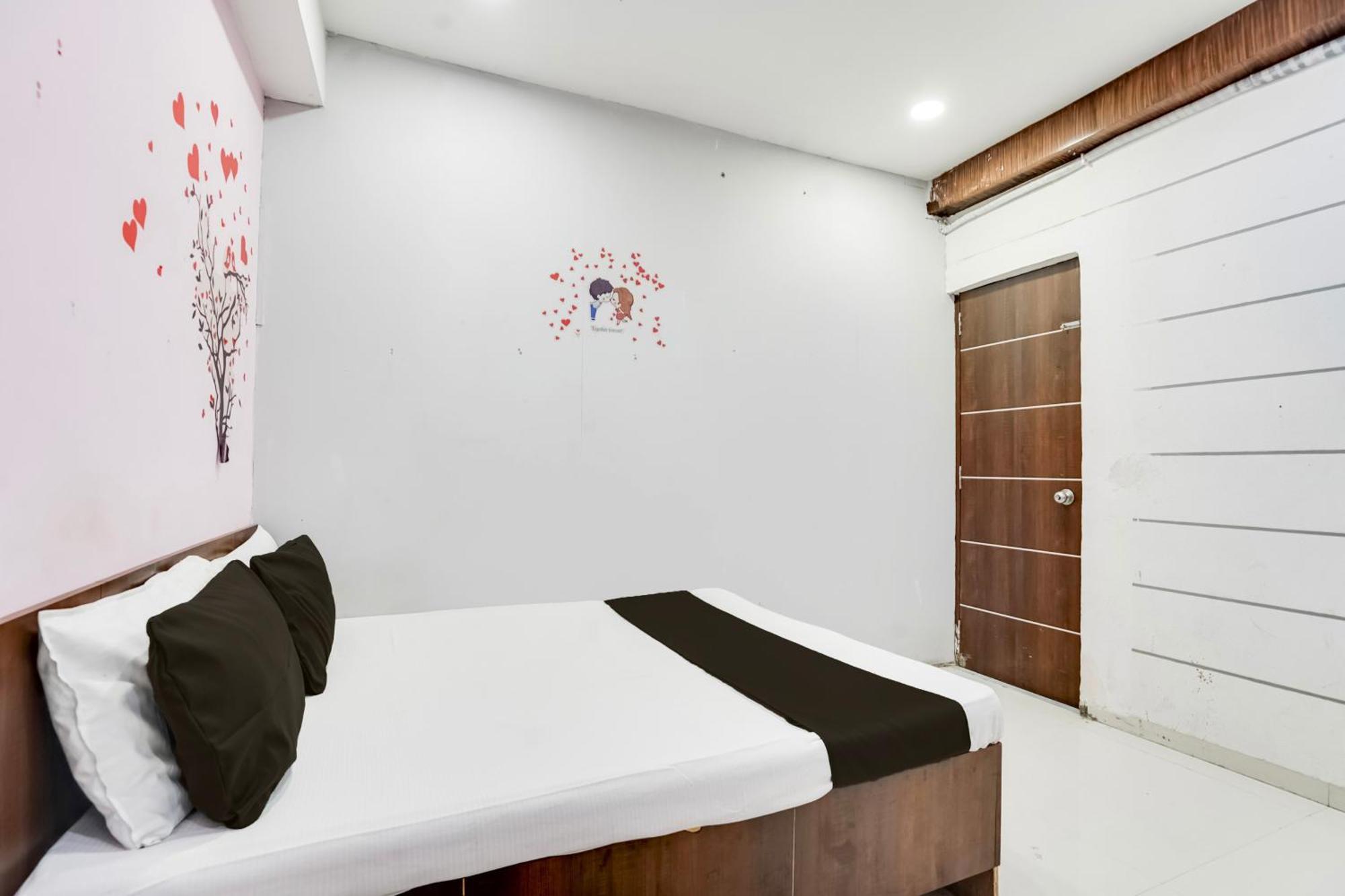 Hotel O Day Night Rooms Surat Zewnętrze zdjęcie