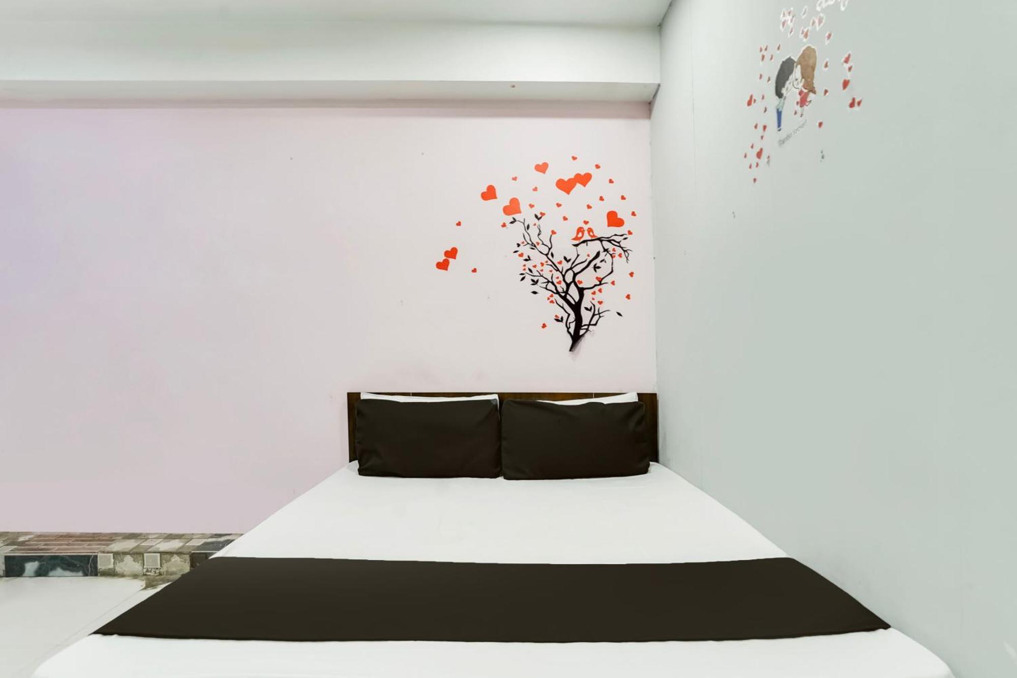 Hotel O Day Night Rooms Surat Zewnętrze zdjęcie